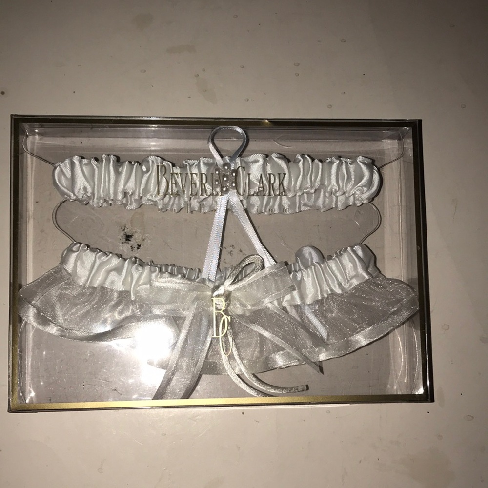 NIB Beverly Clark Bridal Garter Set